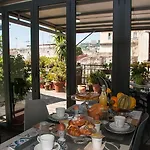فندق مبيت وإفطار La Terrazza Ai Miracoli نابولي