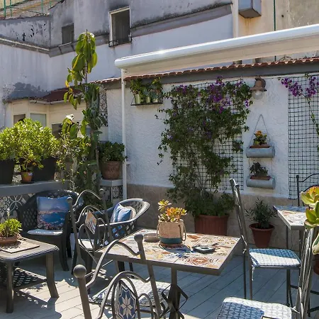 La Terrazza Ai Miracoli فندق مبيت وإفطار نابولي
