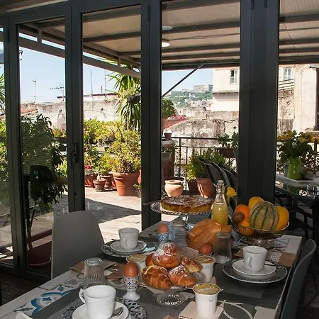 فندق مبيت وإفطار La Terrazza Ai Miracoli نابولي
